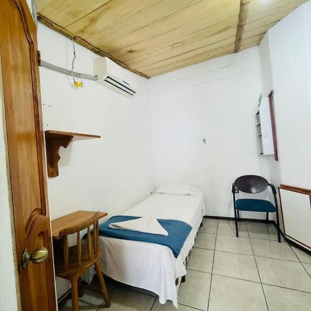 Hostal Darwin Puerto Ayora  Esterno foto