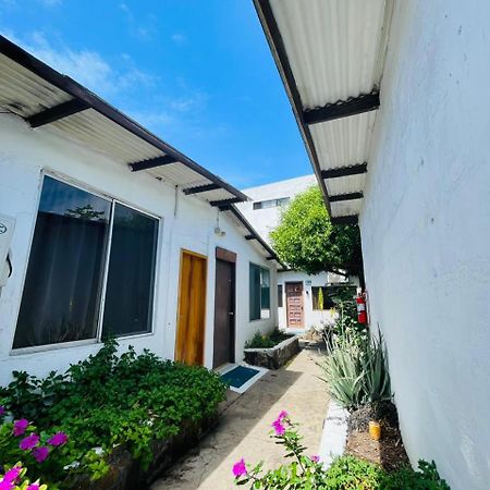 Hostal Darwin Puerto Ayora  Esterno foto