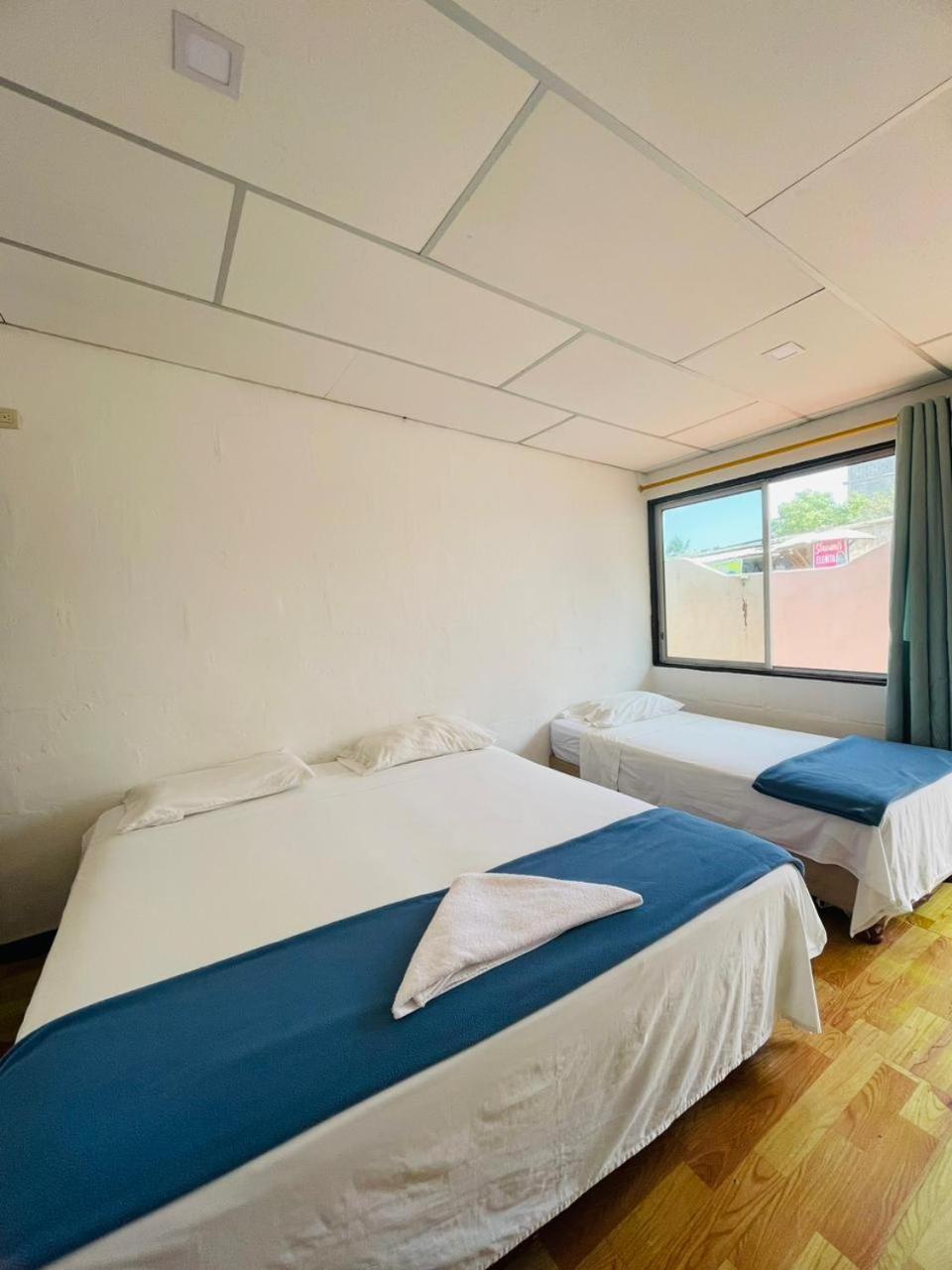 Hostal Darwin Puerto Ayora  Esterno foto
