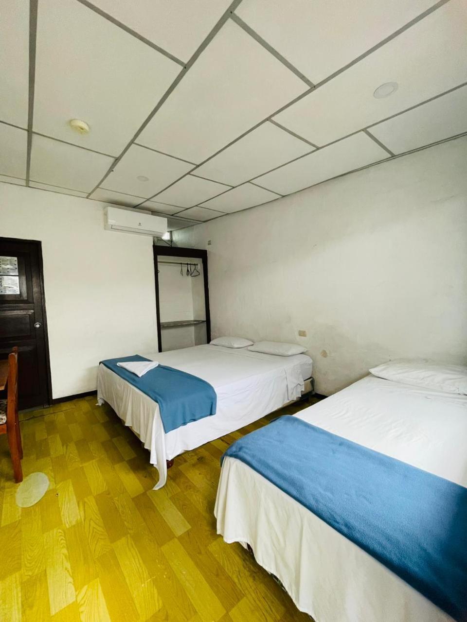 Hostal Darwin Puerto Ayora  Esterno foto