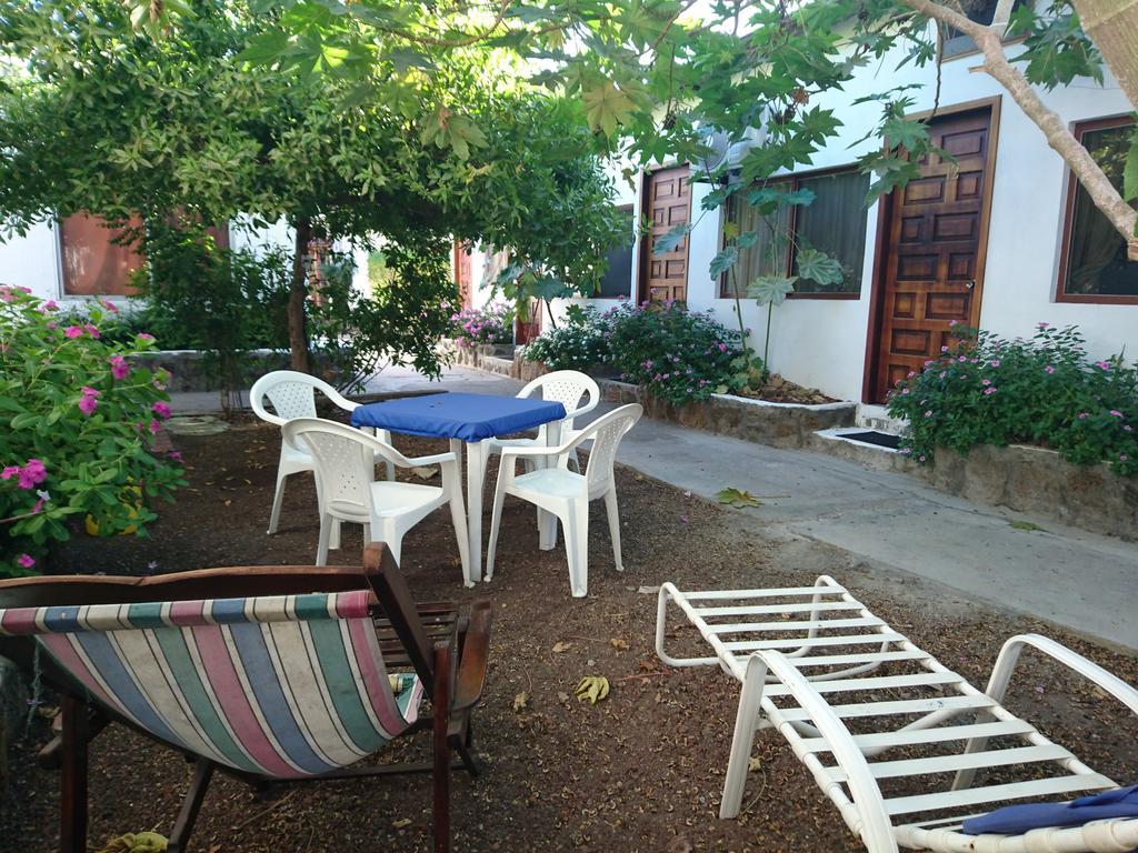 Hostal Darwin Puerto Ayora  Esterno foto